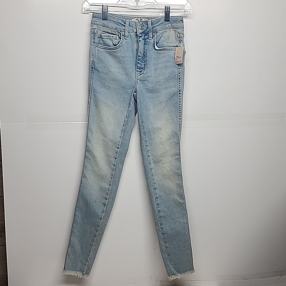 Free People sz 25 skinny distressed no hem straight leg 5 pocket jeans. Trendy.